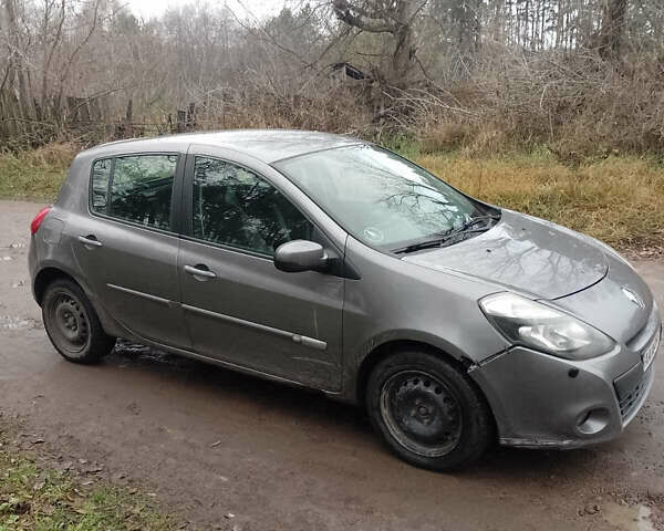 Серый Рено Клио, объемом двигателя 1.46 л и пробегом 352 тыс. км за 3500 $, фото 1 на Automoto.ua