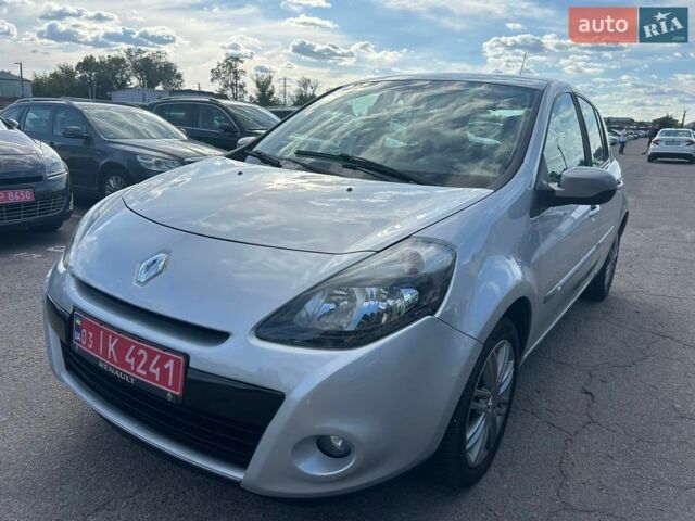 Серый Рено Клио, объемом двигателя 1.6 л и пробегом 165 тыс. км за 6999 $, фото 1 на Automoto.ua