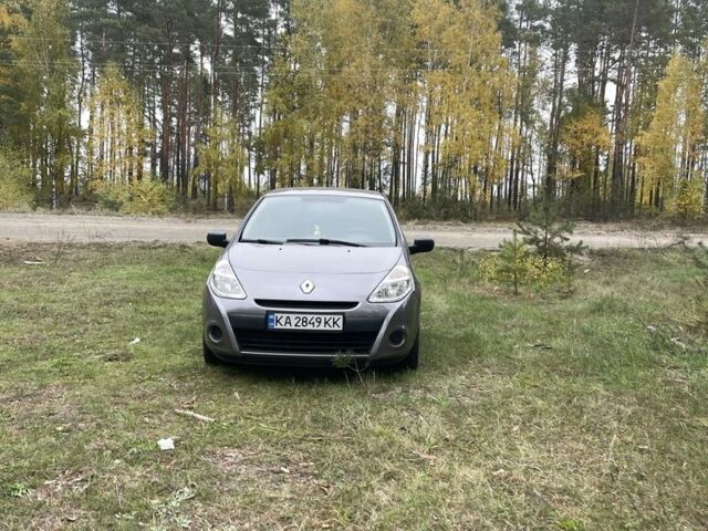 Серый Рено Клио, объемом двигателя 1.1 л и пробегом 227 тыс. км за 7200 $, фото 1 на Automoto.ua