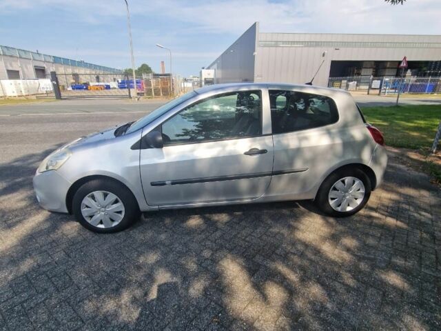 Сірий Рено Кліо, об'ємом двигуна 1 л та пробігом 1 тис. км за 6733 $, фото 1 на Automoto.ua