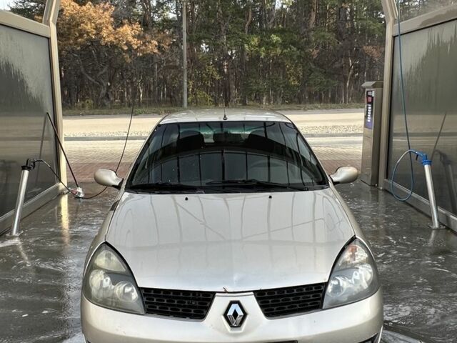 Серый Рено Клио, объемом двигателя 1.4 л и пробегом 236 тыс. км за 1800 $, фото 1 на Automoto.ua