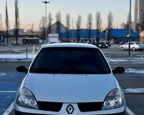 Сірий Рено Кліо, об'ємом двигуна 1.4 л та пробігом 227 тис. км за 3650 $, фото 1 на Automoto.ua