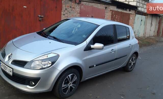 Сірий Рено Кліо, об'ємом двигуна 1.46 л та пробігом 250 тис. км за 4800 $, фото 1 на Automoto.ua