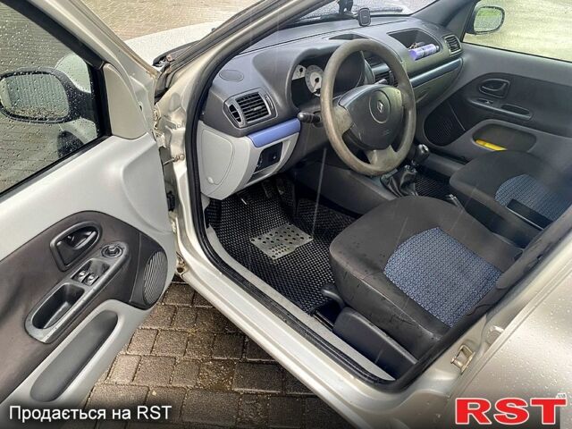 Серый Рено Клио, объемом двигателя 1.4 л и пробегом 272 тыс. км за 3950 $, фото 1 на Automoto.ua