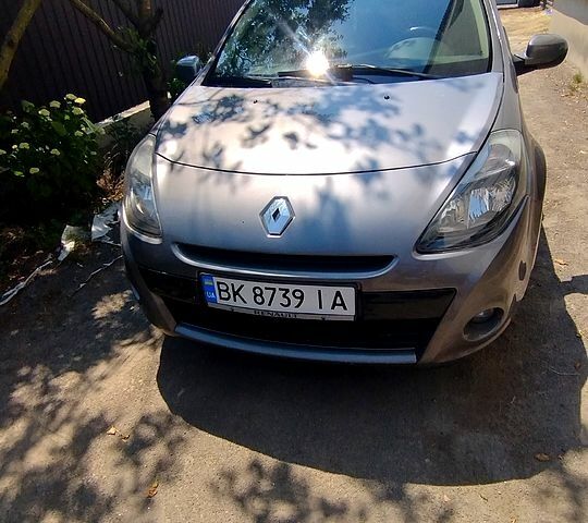 Сірий Рено Кліо, об'ємом двигуна 1.5 л та пробігом 0 тис. км за 5500 $, фото 1 на Automoto.ua