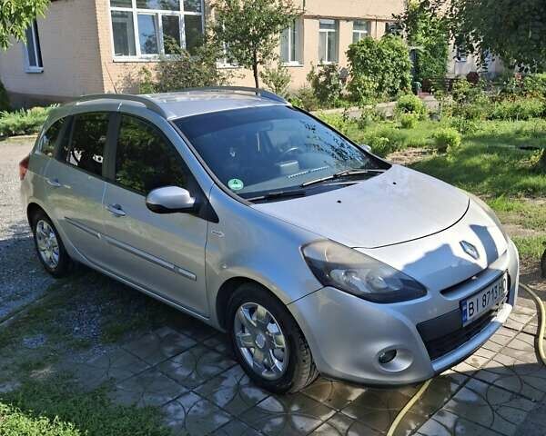 Серый Рено Клио, объемом двигателя 1.6 л и пробегом 150 тыс. км за 5700 $, фото 1 на Automoto.ua