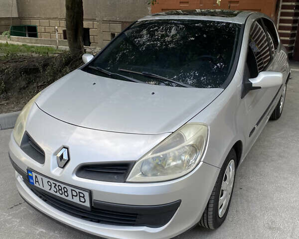 Серый Рено Клио, объемом двигателя 1.2 л и пробегом 300 тыс. км за 3500 $, фото 1 на Automoto.ua