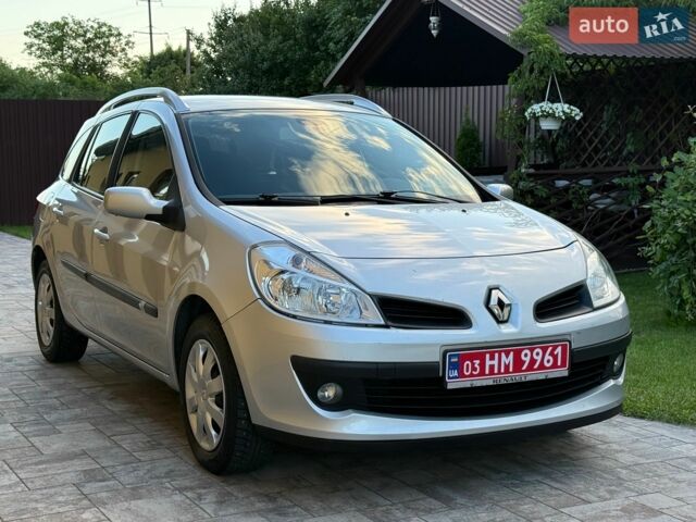 Серый Рено Клио, объемом двигателя 1.6 л и пробегом 170 тыс. км за 6150 $, фото 1 на Automoto.ua
