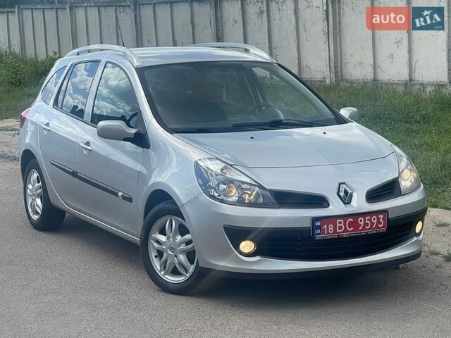 Сірий Рено Кліо, об'ємом двигуна 1.6 л та пробігом 197 тис. км за 5650 $, фото 1 на Automoto.ua