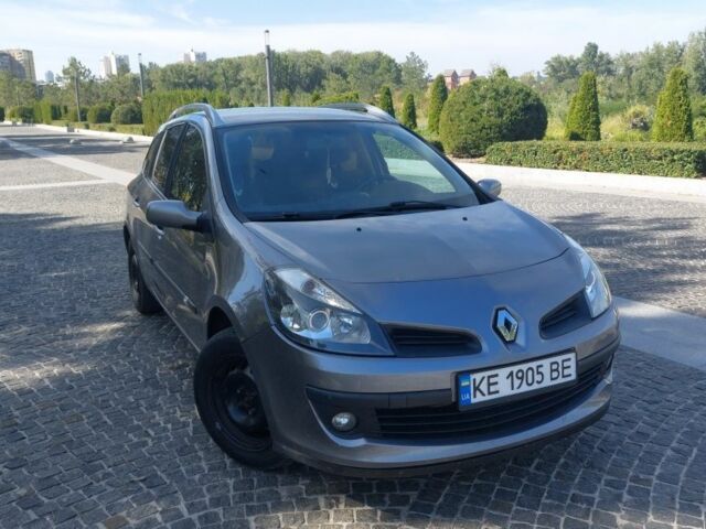 Серый Рено Клио, объемом двигателя 1.5 л и пробегом 220 тыс. км за 4997 $, фото 1 на Automoto.ua