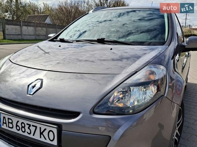 Серый Рено Клио, объемом двигателя 1.6 л и пробегом 147 тыс. км за 6900 $, фото 1 на Automoto.ua