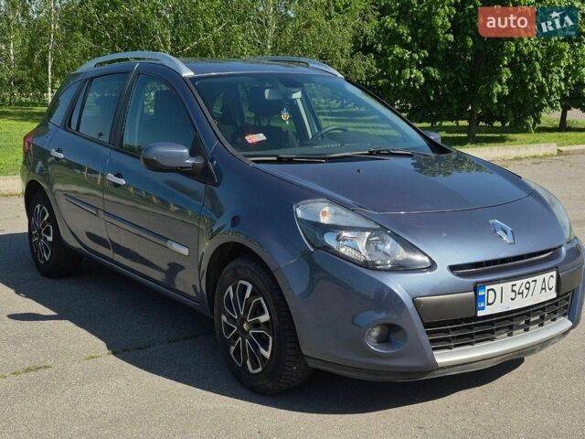 Серый Рено Клио, объемом двигателя 1.5 л и пробегом 300 тыс. км за 4000 $, фото 1 на Automoto.ua