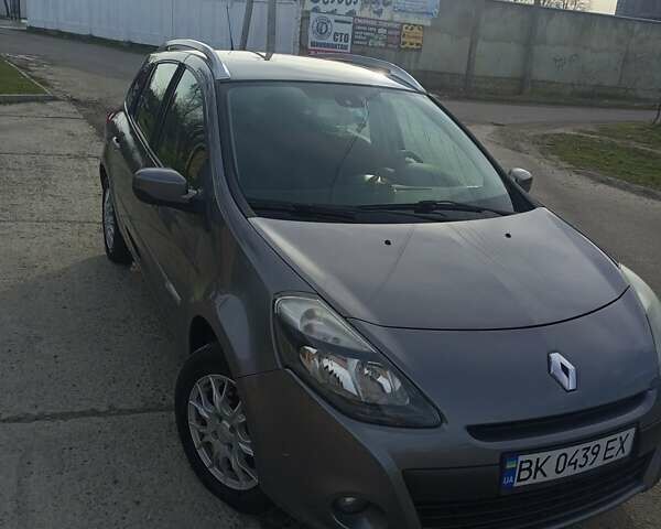 Серый Рено Клио, объемом двигателя 1.2 л и пробегом 191 тыс. км за 5500 $, фото 1 на Automoto.ua