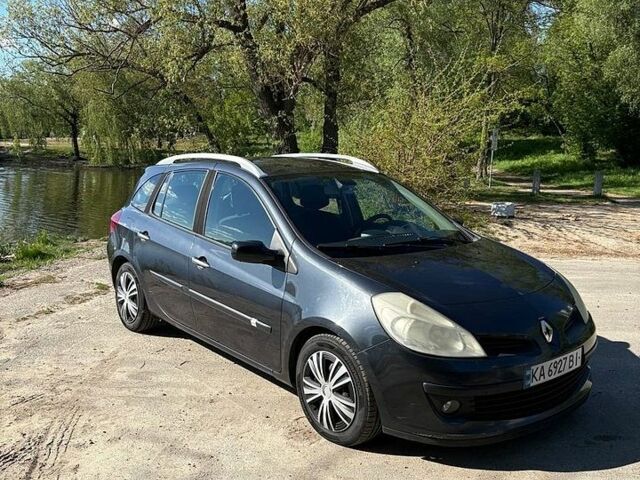 Серый Рено Клио, объемом двигателя 1.6 л и пробегом 236 тыс. км за 3700 $, фото 1 на Automoto.ua