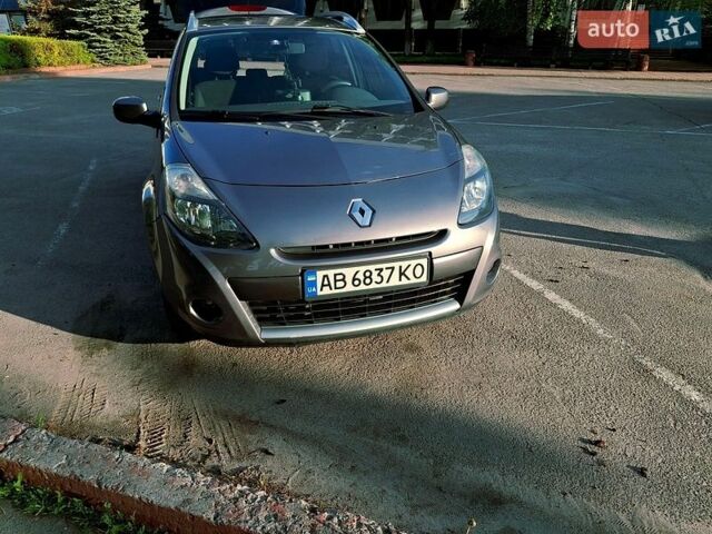 Серый Рено Клио, объемом двигателя 1.6 л и пробегом 147 тыс. км за 6600 $, фото 1 на Automoto.ua
