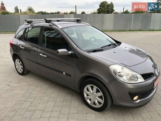 Серый Рено Клио, объемом двигателя 1.6 л и пробегом 185 тыс. км за 5900 $, фото 1 на Automoto.ua