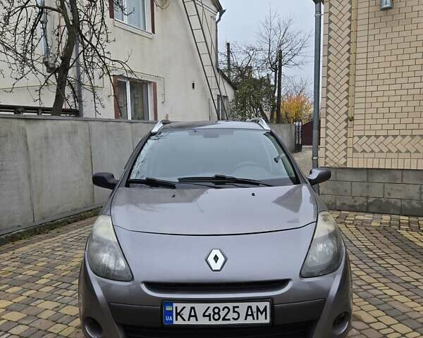 Серый Рено Клио, объемом двигателя 1.46 л и пробегом 176 тыс. км за 3999 $, фото 1 на Automoto.ua