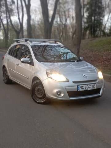 Серый Рено Клио, объемом двигателя 1.6 л и пробегом 246 тыс. км за 4700 $, фото 1 на Automoto.ua