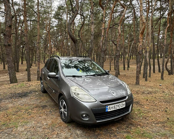 Рено Кліо 2010 у Дніпро (Дніпропетровську) на Automoto.ua Сірий Рено Кліо, об'ємом двигуна 1.15 л та пробігом 220 тис. км за 5000 $, фото 1 на Automoto.ua