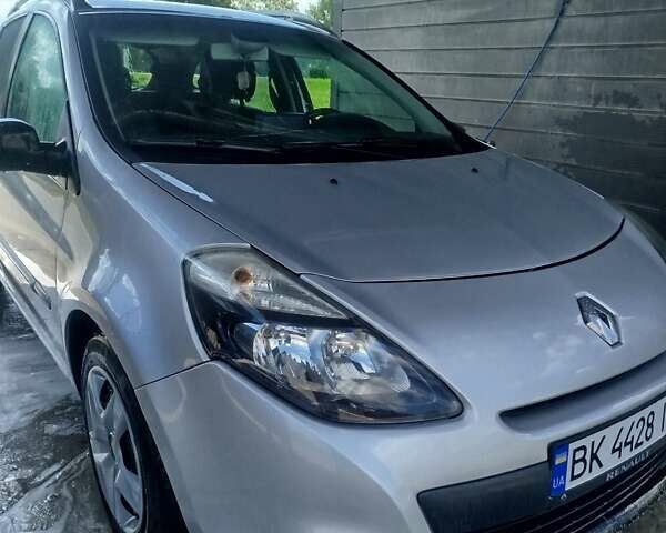 Сірий Рено Кліо, об'ємом двигуна 1.46 л та пробігом 250 тис. км за 5200 $, фото 1 на Automoto.ua