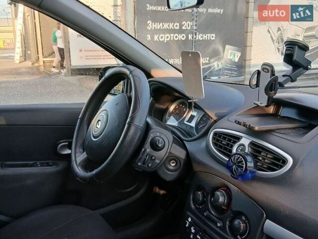 Серый Рено Клио, объемом двигателя 1.2 л и пробегом 242 тыс. км за 6300 $, фото 1 на Automoto.ua