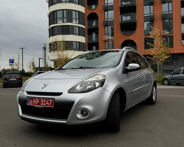 Серый Рено Клио, объемом двигателя 1.2 л и пробегом 226 тыс. км за 5500 $, фото 1 на Automoto.ua