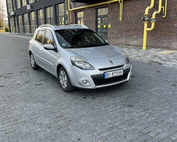 Серый Рено Клио, объемом двигателя 1.6 л и пробегом 150 тыс. км за 4900 $, фото 1 на Automoto.ua