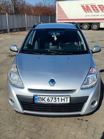 Серый Рено Клио, объемом двигателя 1.5 л и пробегом 252 тыс. км за 5700 $, фото 1 на Automoto.ua
