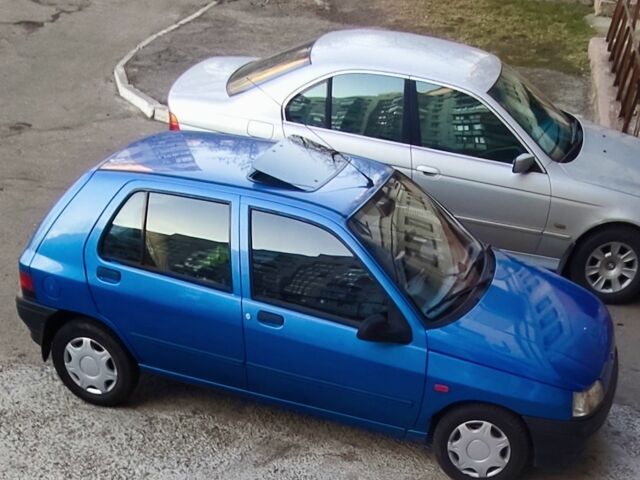 Синій Рено Кліо, об'ємом двигуна 1.4 л та пробігом 213 тис. км за 1850 $, фото 1 на Automoto.ua
