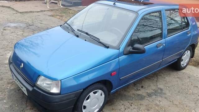 Синий Рено Клио, объемом двигателя 1.4 л и пробегом 213 тыс. км за 1850 $, фото 1 на Automoto.ua