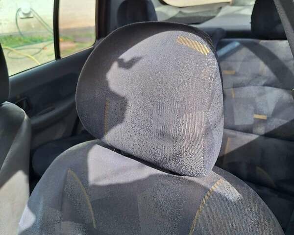 Синий Рено Клио, объемом двигателя 1.39 л и пробегом 280 тыс. км за 2000 $, фото 1 на Automoto.ua