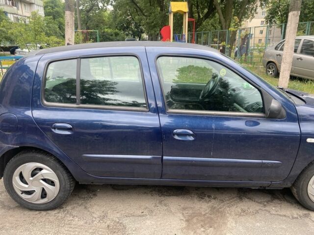 Синий Рено Клио, объемом двигателя 1.4 л и пробегом 295 тыс. км за 1000 $, фото 1 на Automoto.ua