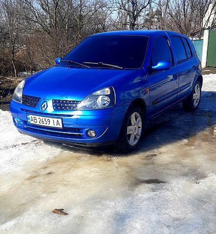 Синий Рено Клио, объемом двигателя 1.4 л и пробегом 210 тыс. км за 3200 $, фото 1 на Automoto.ua