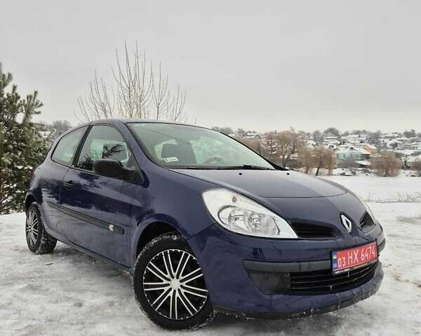 Синий Рено Клио, объемом двигателя 1.2 л и пробегом 215 тыс. км за 4000 $, фото 1 на Automoto.ua