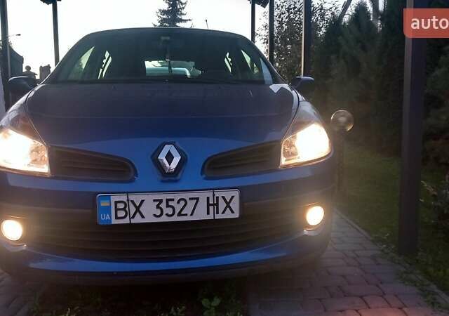 Синий Рено Клио, объемом двигателя 1.6 л и пробегом 153 тыс. км за 6850 $, фото 1 на Automoto.ua