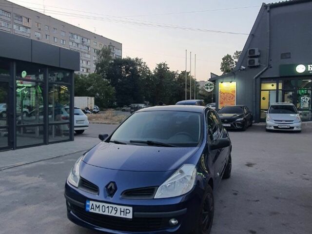 Синий Рено Клио, объемом двигателя 1.1 л и пробегом 212 тыс. км за 3716 $, фото 1 на Automoto.ua