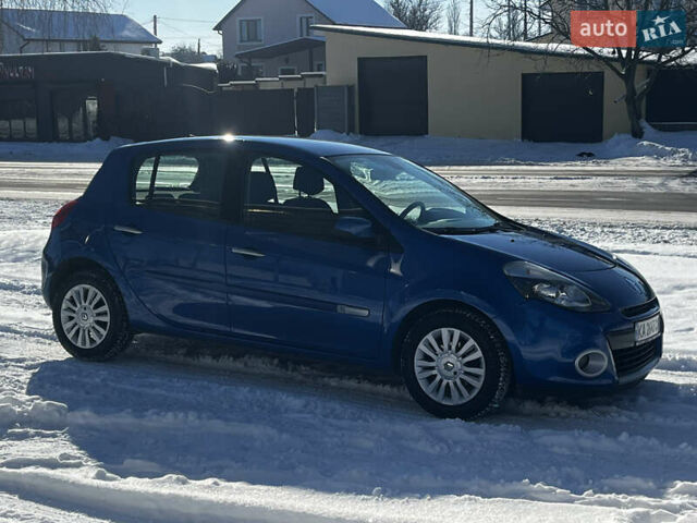 Синий Рено Клио, объемом двигателя 1.2 л и пробегом 195 тыс. км за 4950 $, фото 1 на Automoto.ua