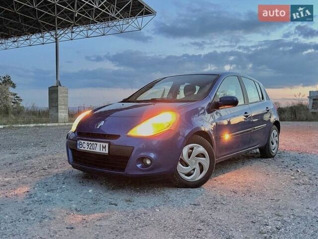 Синий Рено Клио, объемом двигателя 1.5 л и пробегом 300 тыс. км за 4999 $, фото 1 на Automoto.ua