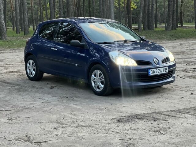 Синий Рено Клио, объемом двигателя 1.1 л и пробегом 260 тыс. км за 4300 $, фото 1 на Automoto.ua