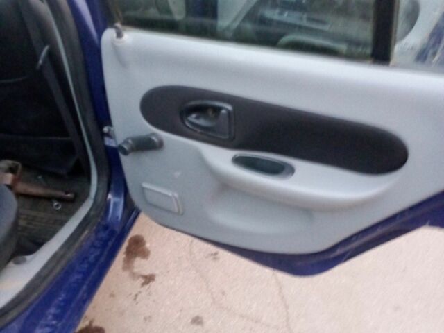 Синий Рено Клио, объемом двигателя 1.4 л и пробегом 170 тыс. км за 1700 $, фото 1 на Automoto.ua