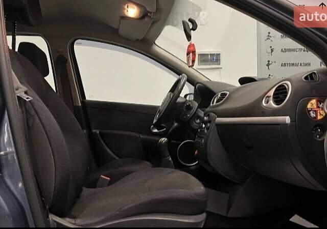 Синий Рено Клио, объемом двигателя 1.2 л и пробегом 200 тыс. км за 4500 $, фото 1 на Automoto.ua