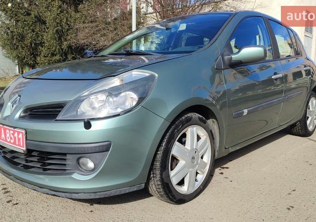 Зелений Рено Кліо, об'ємом двигуна 1.6 л та пробігом 169 тис. км за 6700 $, фото 1 на Automoto.ua