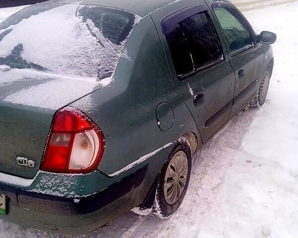 Зеленый Рено Клио, объемом двигателя 1.4 л и пробегом 200 тыс. км за 3200 $, фото 1 на Automoto.ua
