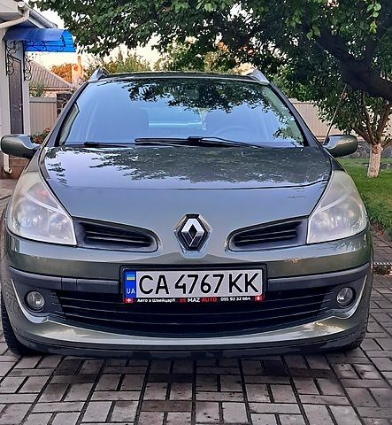 Зелений Рено Кліо, об'ємом двигуна 1.5 л та пробігом 220 тис. км за 5800 $, фото 1 на Automoto.ua