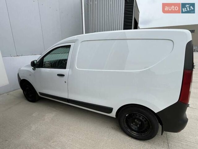Белый Рено Dokker, объемом двигателя 1.46 л и пробегом 305 тыс. км за 5500 $, фото 1 на Automoto.ua