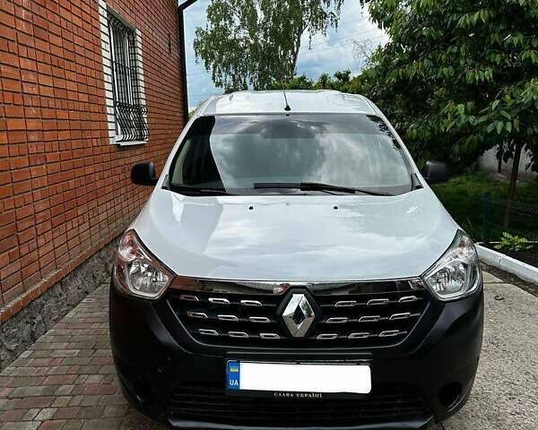 Белый Рено Dokker, объемом двигателя 1.6 л и пробегом 62 тыс. км за 8000 $, фото 1 на Automoto.ua