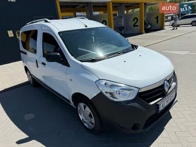 Белый Рено Dokker, объемом двигателя 1.5 л и пробегом 120 тыс. км за 7300 $, фото 1 на Automoto.ua
