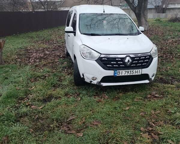 Белый Рено Dokker, объемом двигателя 1.6 л и пробегом 310 тыс. км за 4999 $, фото 1 на Automoto.ua