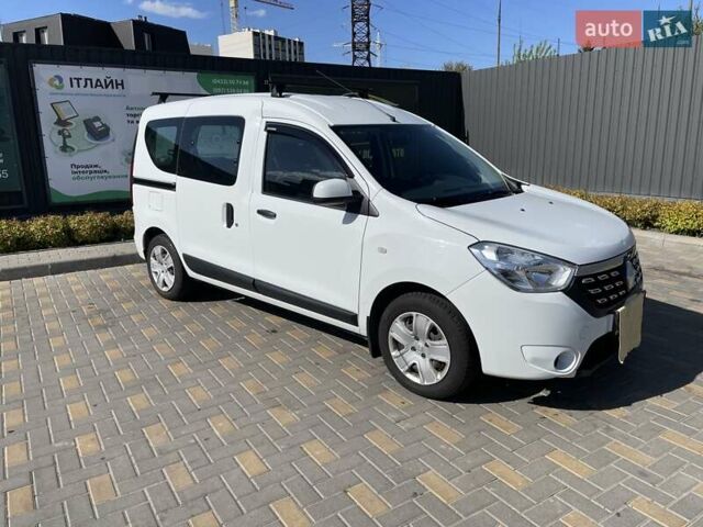 Белый Рено Dokker, объемом двигателя 1.6 л и пробегом 35 тыс. км за 13500 $, фото 1 на Automoto.ua