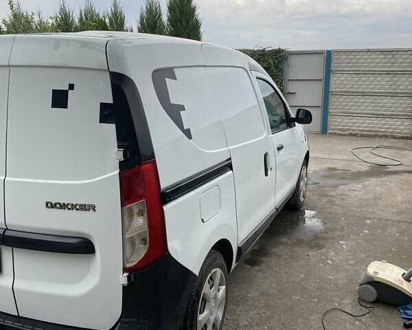 Белый Рено Dokker, объемом двигателя 1.6 л и пробегом 120 тыс. км за 9450 $, фото 1 на Automoto.ua